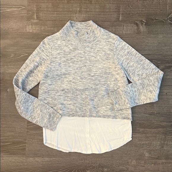 Jessica Simpson Gray and White Sweater - Picture 1 of 1